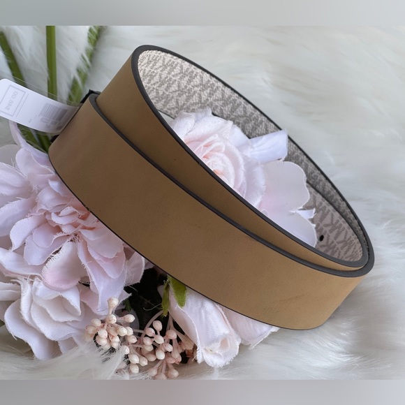 Michael Kors Women's Vanilla Faux Leather Belt - Picture 4 of 11